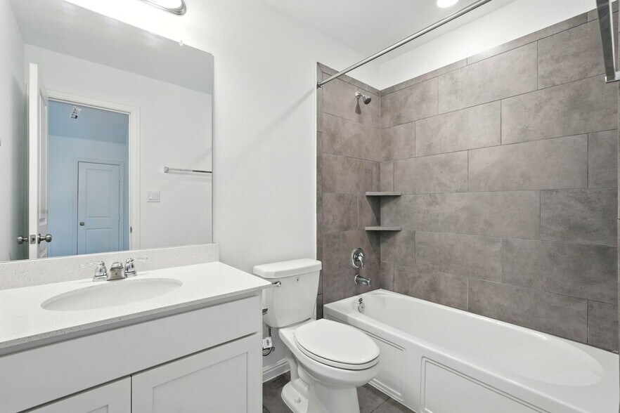 Building Photo - 1544 Devine Lake Bnd