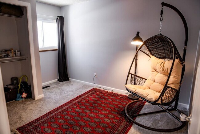 Building Photo - 6065 Pemberton Way