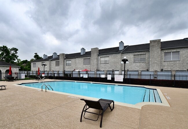 Building Photo - 382 Wilcrest Dr