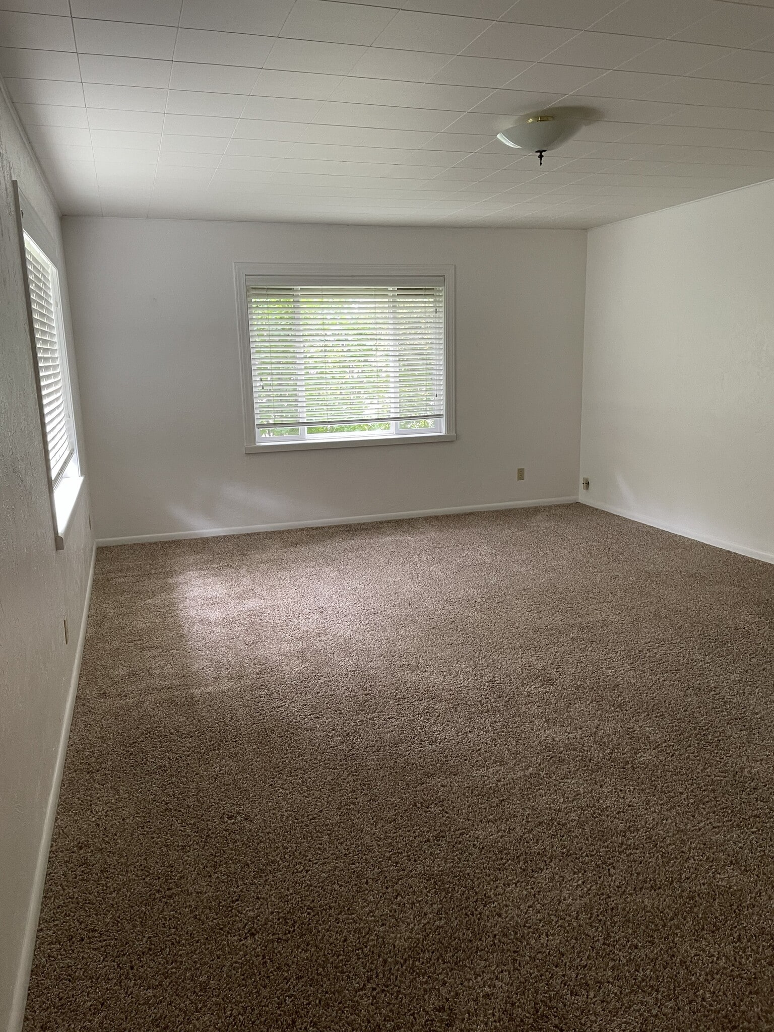 Upstairs living room (133 sf) - 206 N 200 E