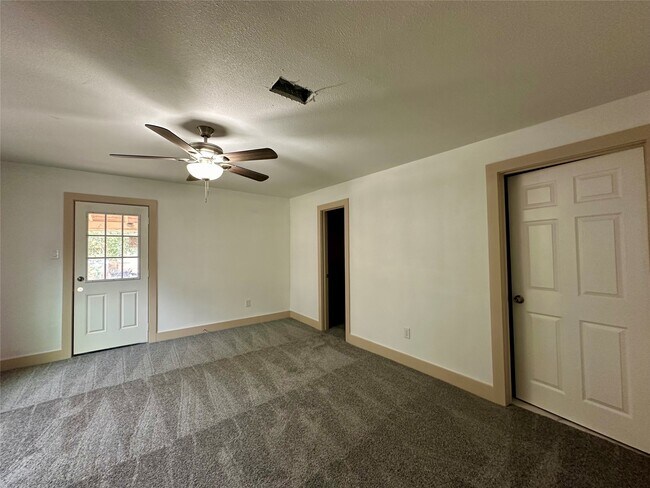 Building Photo - 4613 Dewberry St