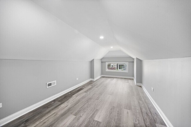 Building Photo - 7010 S Prairie Ave