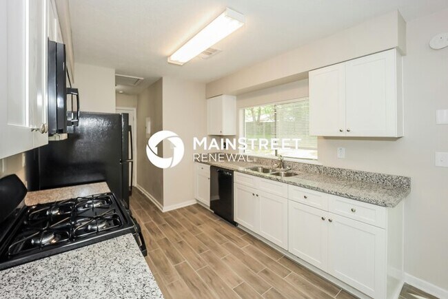 Building Photo - 3 Bedroom Pet-Friendly Home in Riverdale, GA with Main Street Renewal