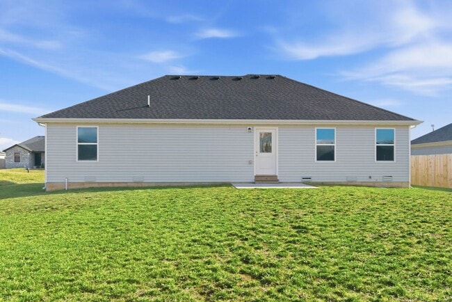 Building Photo - 3 Bedroom Home - Monett MO