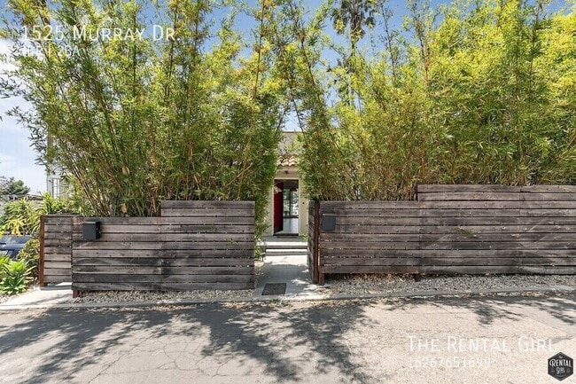 Building Photo - 1525 Murray Dr