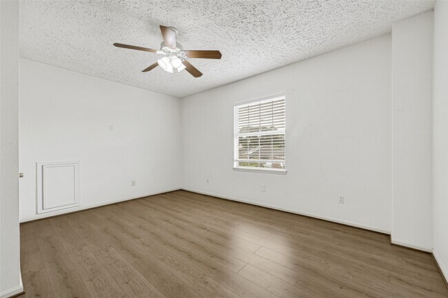 Building Photo - 10535 Emnora Ln