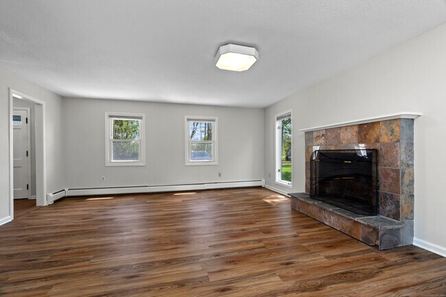 Building Photo - 671 Cornwall Ave