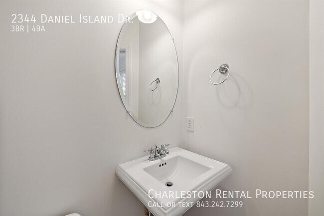 Building Photo - 2344 Daniel Island Dr