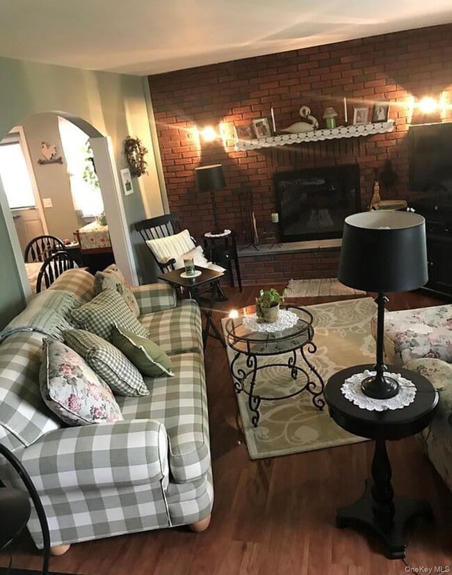 Building Photo - 137 Central Hwy