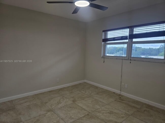 Building Photo - 5151 W Oakland Park Blvd