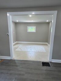 Building Photo - 445 W 25th St