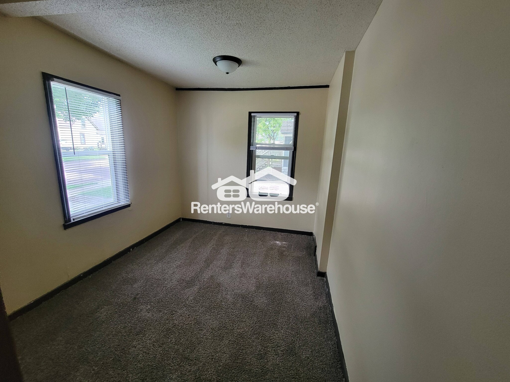 Building Photo - 401 N Dewey St