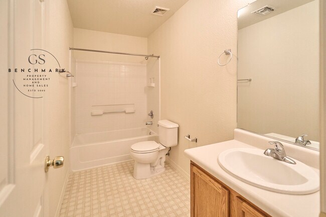 Building Photo - 4211 E Wading Pond Dr