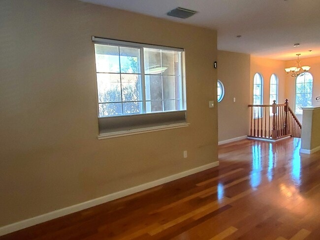 Building Photo - 10 Meritage Common
