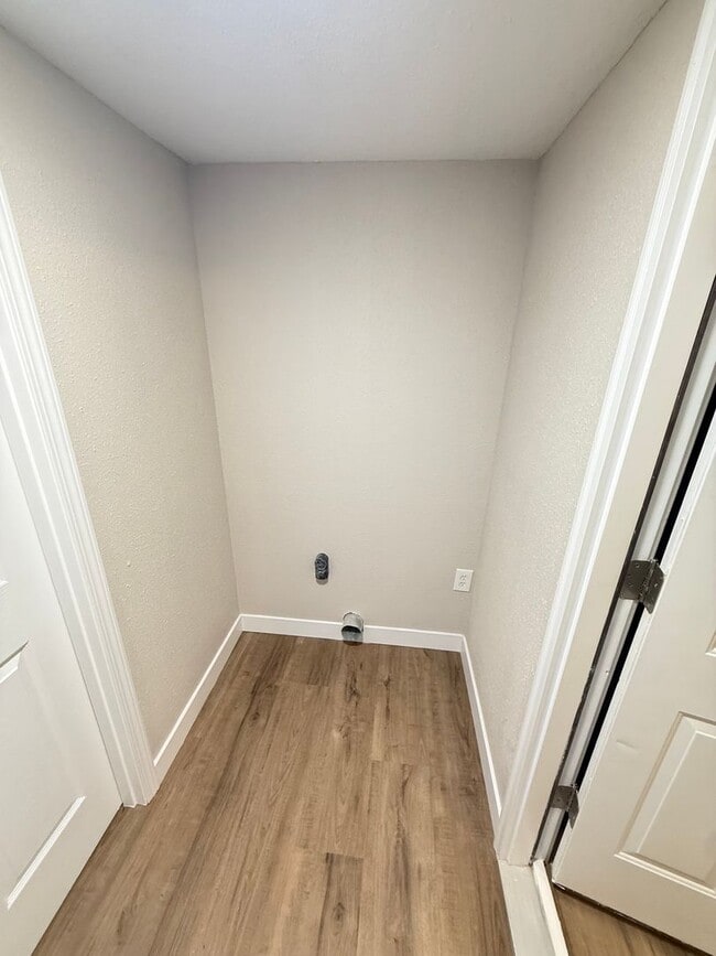 Building Photo - 3 Bed 1 Bath Springfield, MO