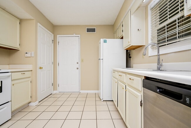 Building Photo - 114 Rubicon Rd