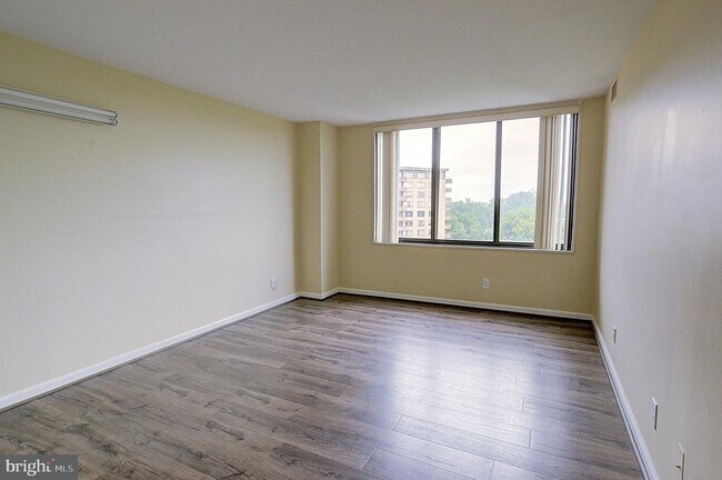Building Photo - 5225 Pooks Hill Rd