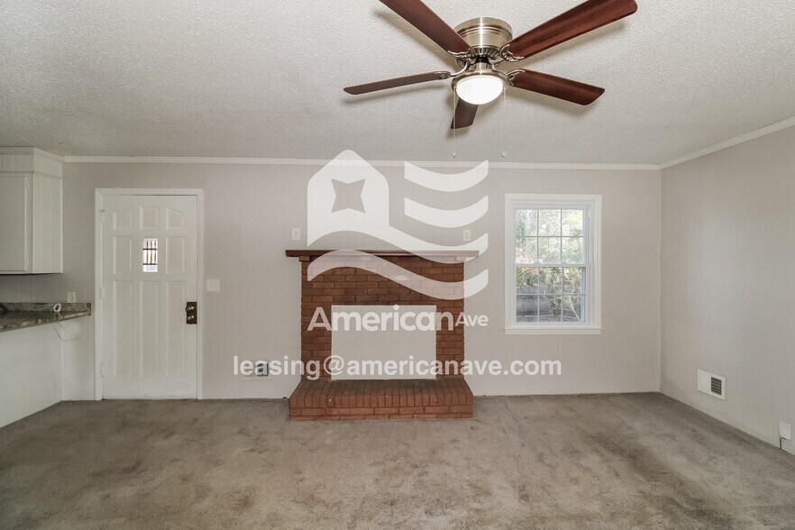 Building Photo - 1807 Holly Hill Dr