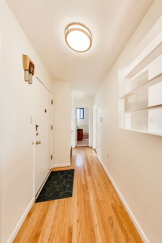 Building Photo - Top-Floor 2BD/1BA Near Ocean Beach & Golden Gate Park