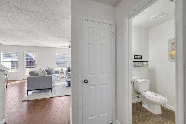 Building Photo - 15902 Arapaho Bend Ln