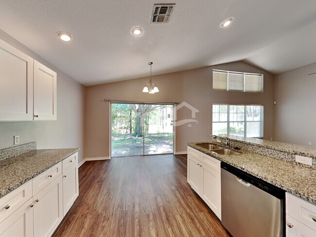 Building Photo - 204 Silver Palms Cir