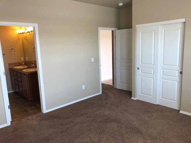 Building Photo - 110 Bull Frog Dr