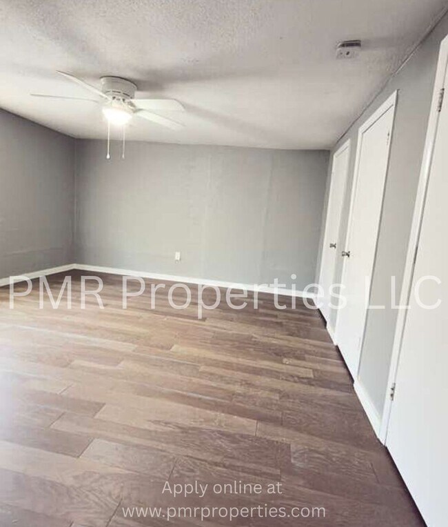 Building Photo - 2 Bedroom/ 1 Bathroom House