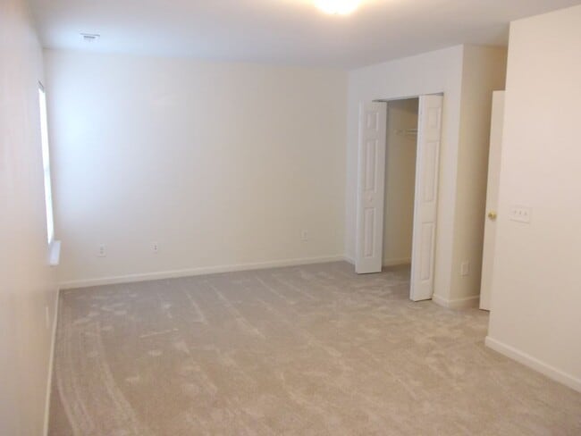 Building Photo - End Unit 2 story, 3 Bedroom Townhome near ...