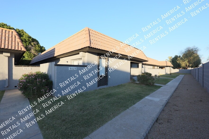 Building Photo - 9029 W Elm St