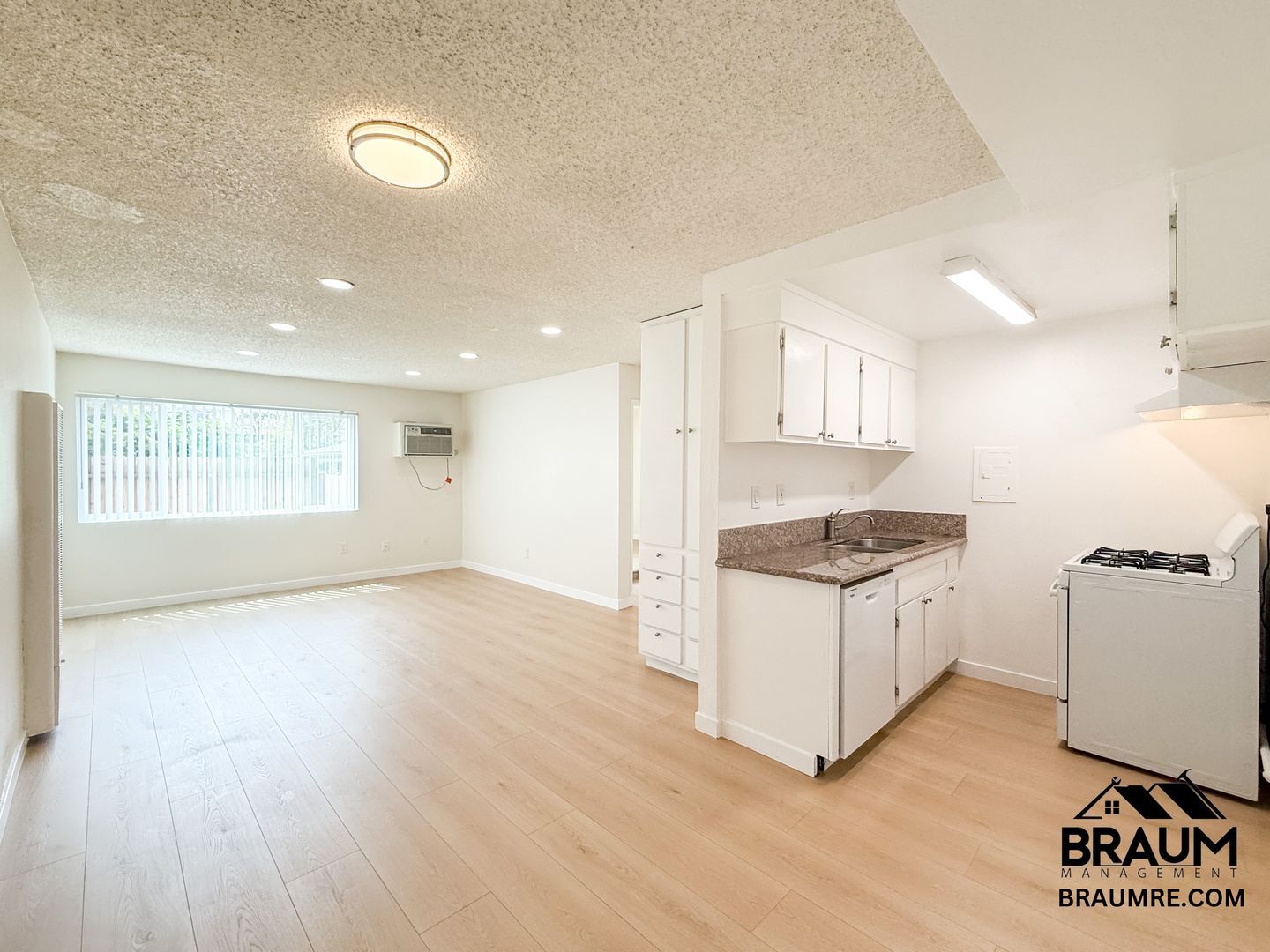 Building Photo - 5461 Kester Ave