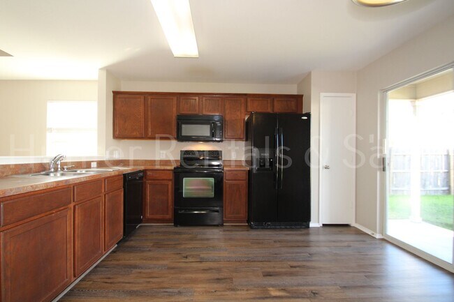 Building Photo - Modern Comfort in Meadows of Trimmier