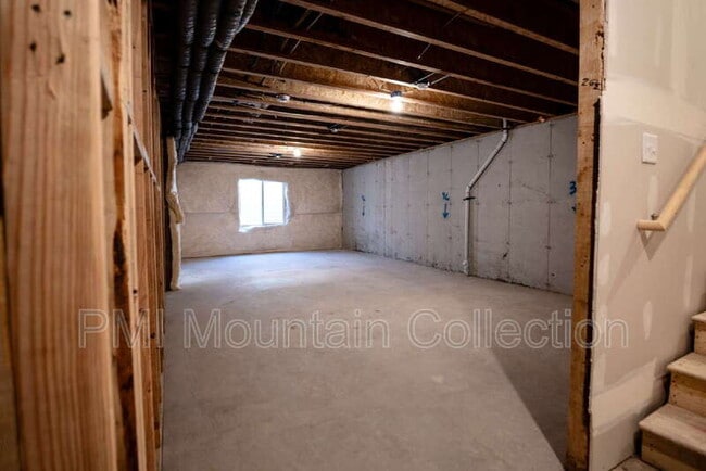 Building Photo - 2484 Wildwood Ln