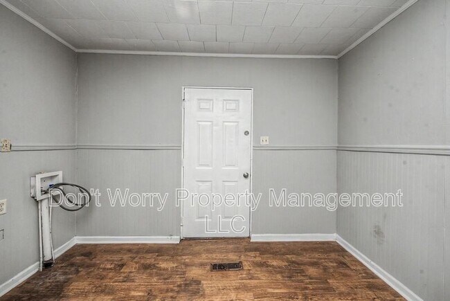 Building Photo - 301 N 7th Ave