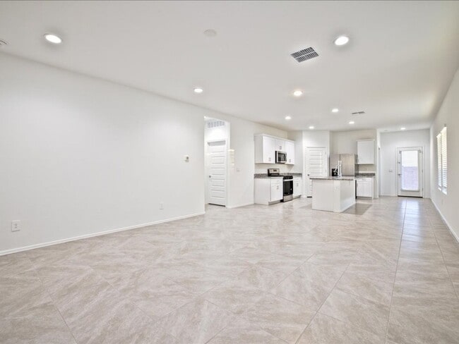 Building Photo - 3 Bedroom, 2 Bathroom