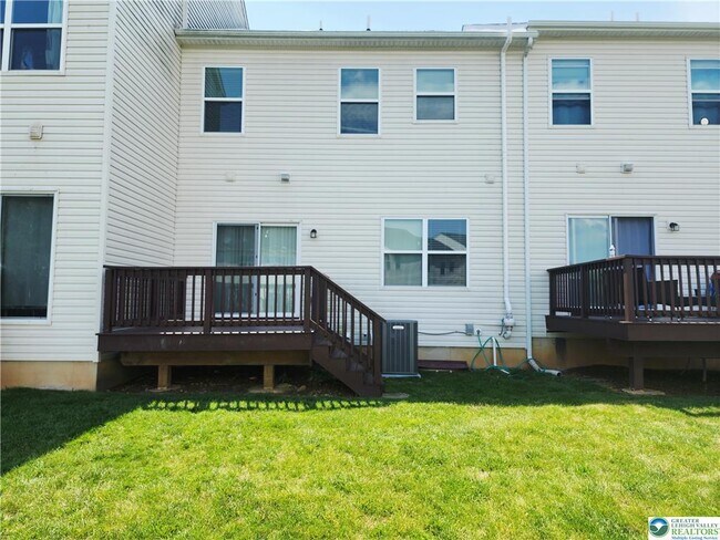 Building Photo - 950 King Way