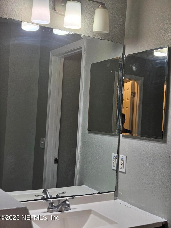 Building Photo - 2715 Lantana Lakes Dr
