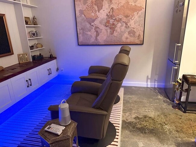 Building Photo - 2500 Burlington Ave N