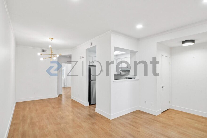 Building Photo - Unit 385
