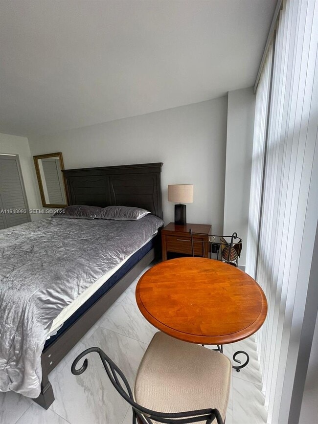 Building Photo - 16919 N Bay Rd