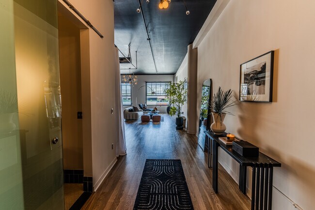 Building Photo - 1645 Vine St
