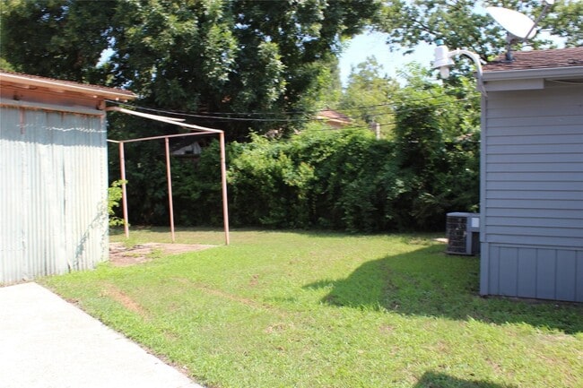 Building Photo - 7739 Greendowns St