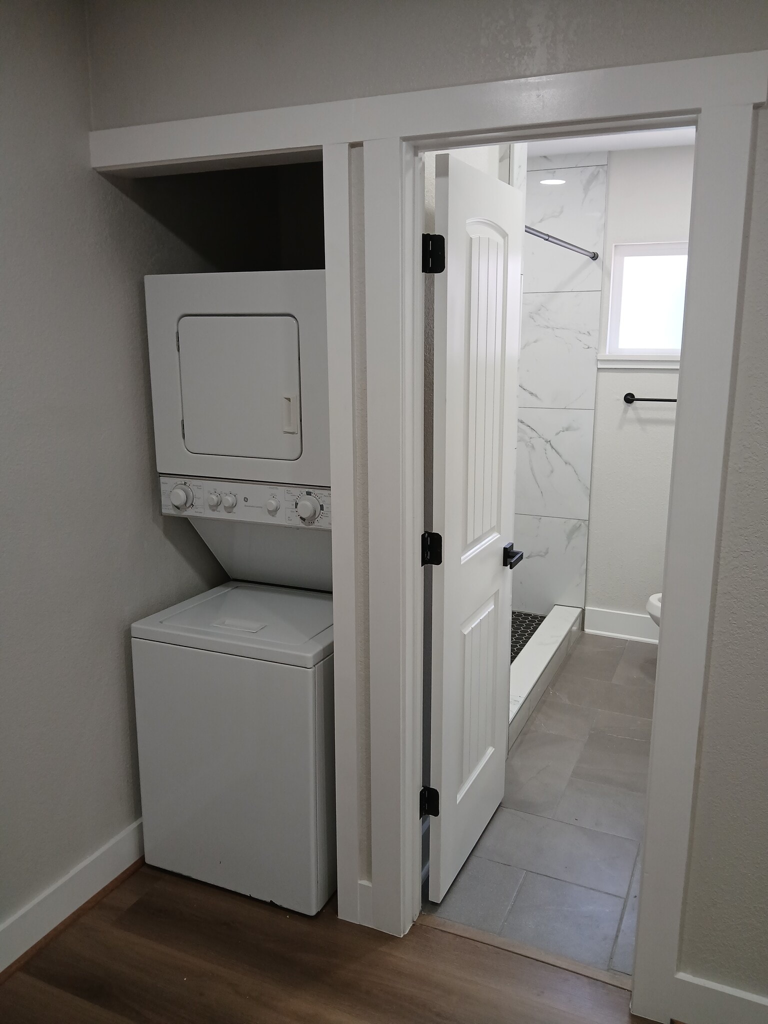 Washer Dryer - 3904 Moore St
