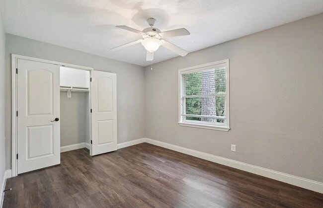 Building Photo - 1385 Fenwick Cir