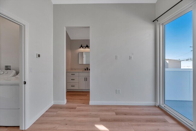 Building Photo - 4048 Cherokee Ave