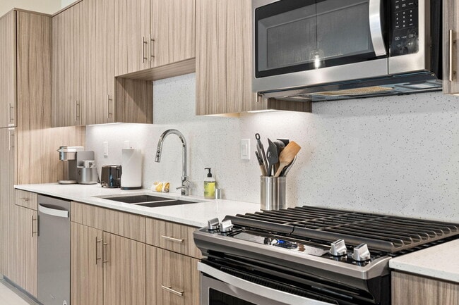 Building Photo - 191 The Riv