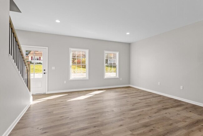 Building Photo - 317 Ivanhoe Ave