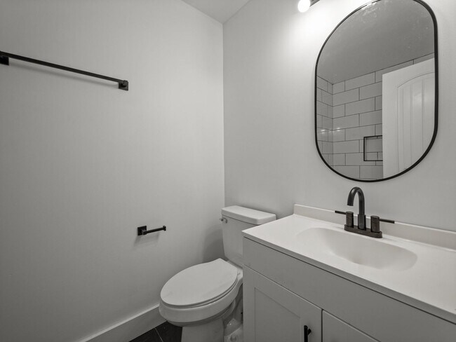 Building Photo - Welcome to Myrtlewood Circle!
