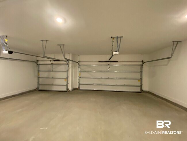 Building Photo - 510 Hardwood Ave