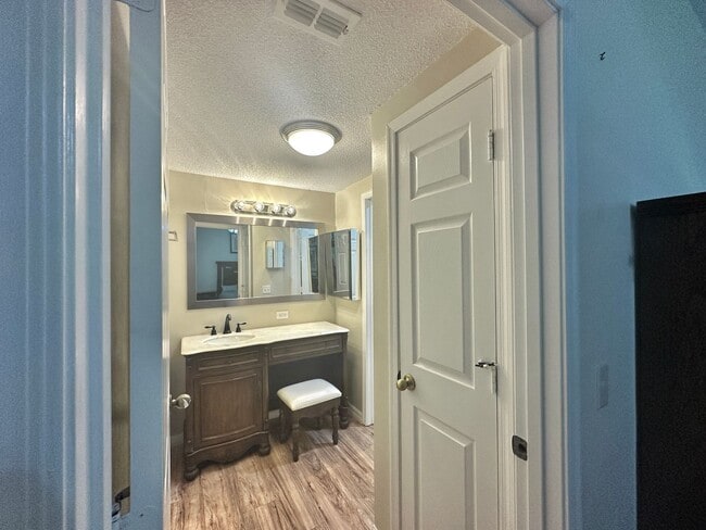 Building Photo - 1 bedroom unit at The Links in Haile Plant...