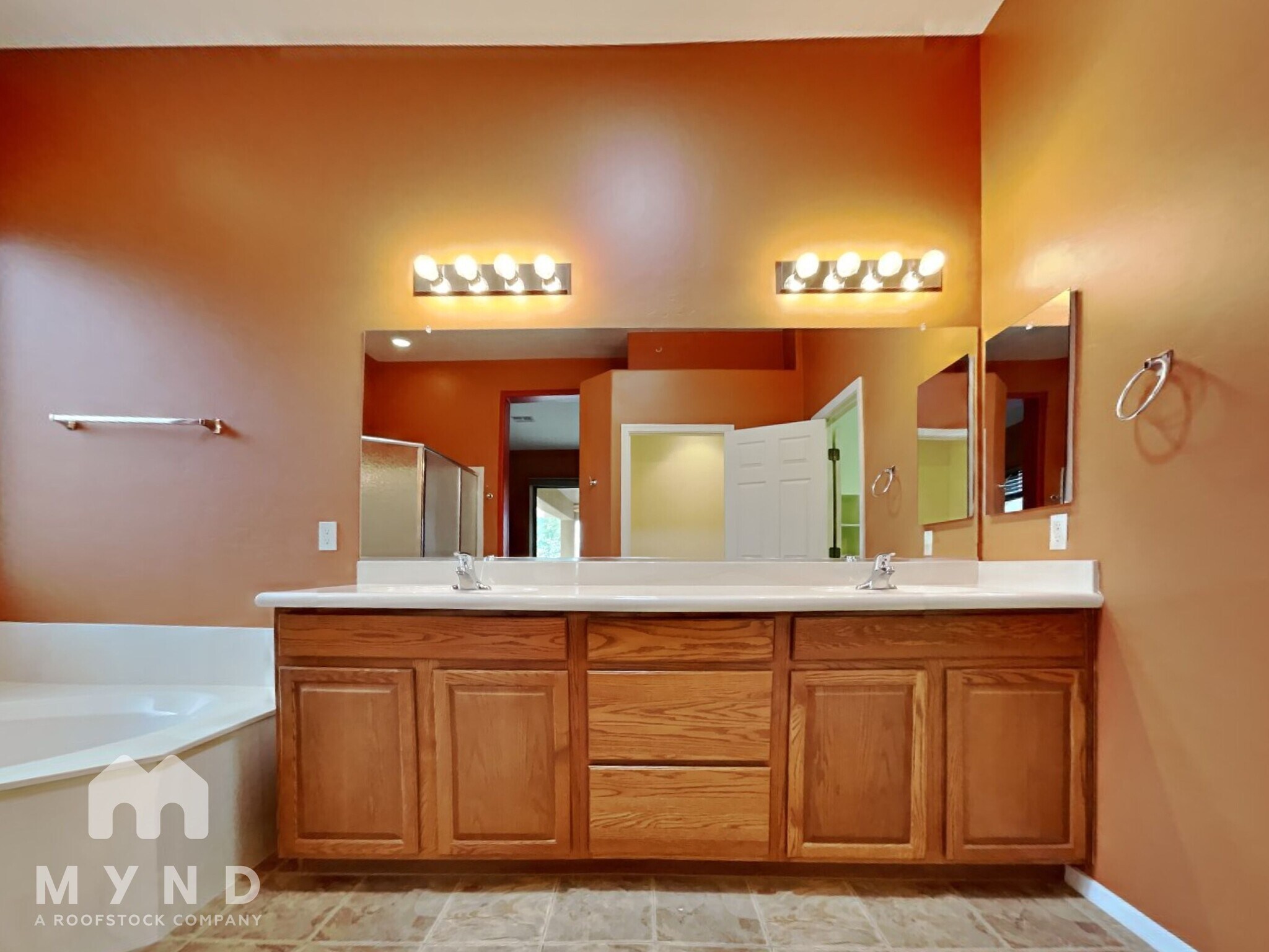 Building Photo - 1141 W Tenniel Dr